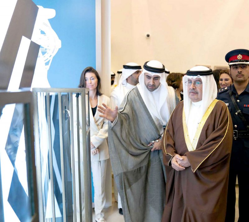 سمو الأمير خليفة بن سلمان ينيب سمو الشيخ علي بن خليفة لافتتاح “الجواهر العربية”