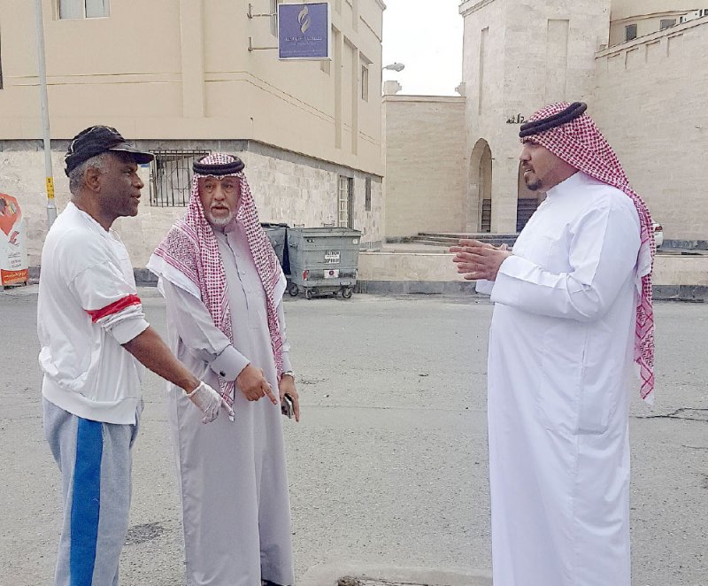“حُفَرُ السموم” تلف أذرعها بأكبر مجمعات المحرق