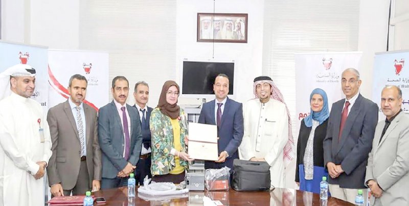 “الصحة” تتسلم جهازًا طبيًّا للتخفيف عن الآلام المزمنة