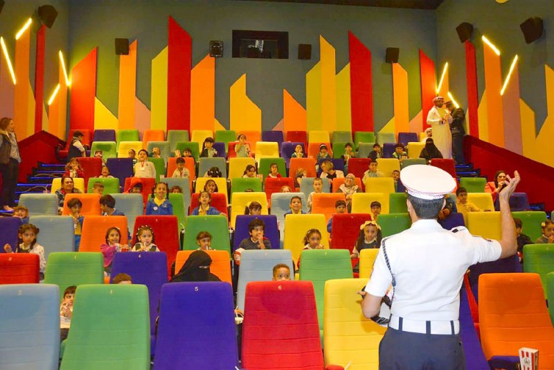 “السينما المرورية” تستهدف الأطفال والناشئة