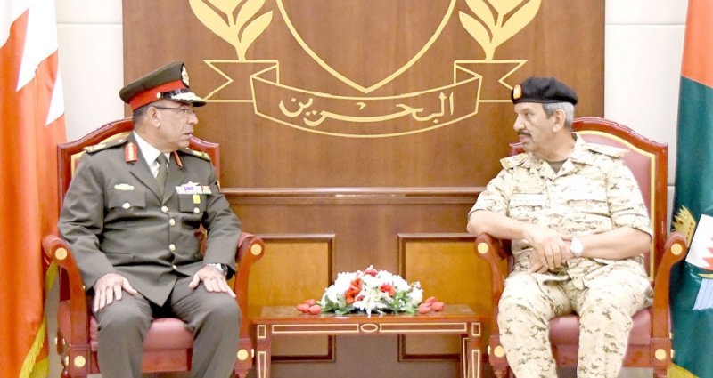 مناقشة تعزيز التعاون العسكري مع مصر