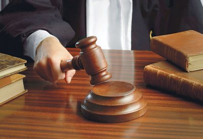 سنة لشابين وضعا قنبلة وهمية مقابل محطة بنزين