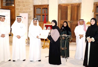 سفارة الإمارات تدرِّب 17 طالبا على فنون الخط