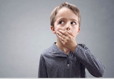 هكذا تشجّع أطفالك على قول الحقيقة وتجنّب الكذب