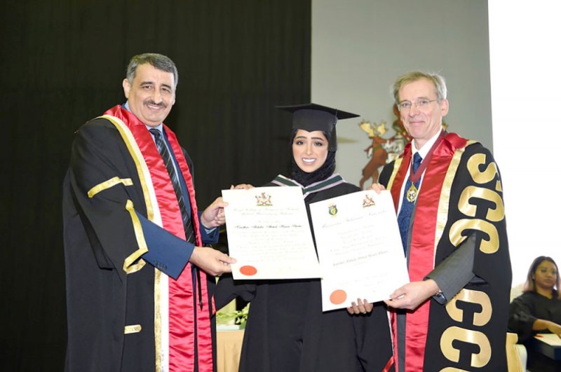 “الملكية للجراحين” تحتفل بتخريج طلابها
