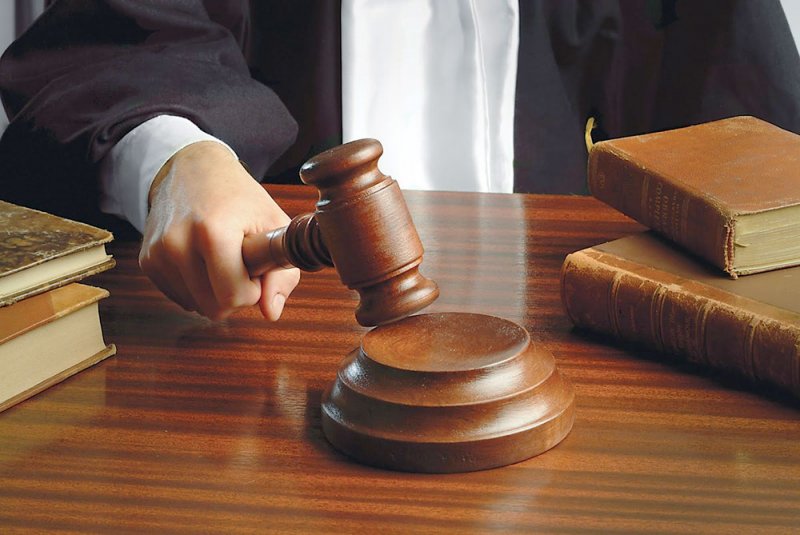سنة لشابين وضعا قنبلة وهمية مقابل محطة بنزين
