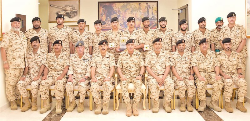 تخريج دورة عسكرية متخصصة للضباط