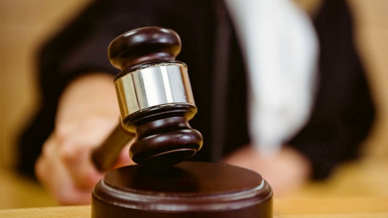 مدمن يضرب شرطيًّا والمحكمة تسجنه 3 سنوات