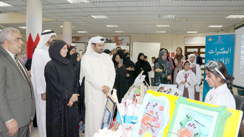450 معلما يتدربون على مختبرات العلوم الافتراضية