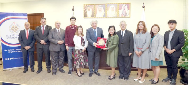 تعاون أكاديمي مع جامعة تايلندية بالتربية والاتصال