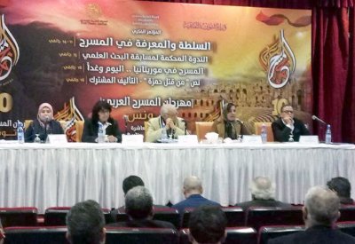 يوسف يشيد بندوات مهرجان المسرح العربي