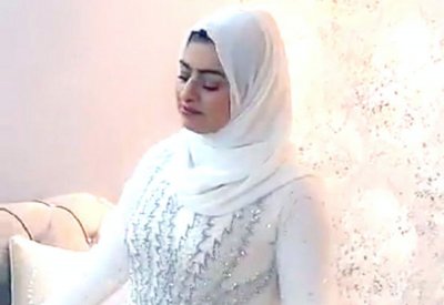 سعودية تحتفل بطلاقها بفستان زفاف