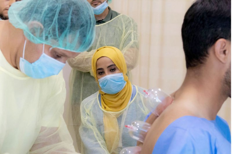 السبيعي لـ “البلاد”: 90 حجامًا مرخصًا 40 % منهم نساء