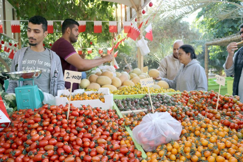 مزارعون بحرينيون: سوق المزارعين منصة مهمة لتسويق منتجاتنا