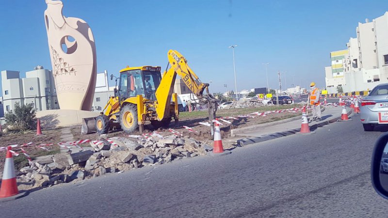 إزالة نصب الفخار ونقله داخل عالي