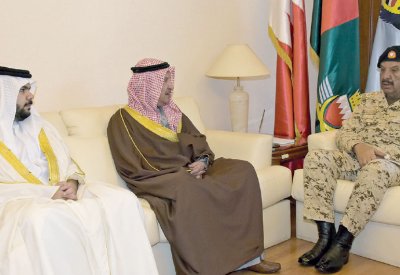 القائد العام يبحث التعاون مع “الدستورية”