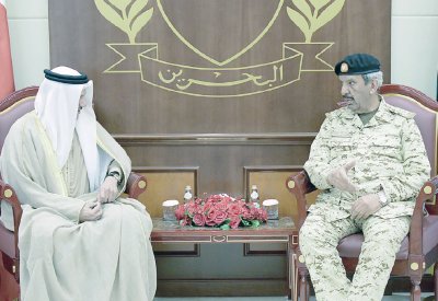 القائد العام يهنئ وزير الخارجية