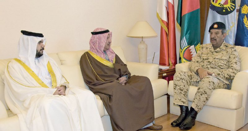القائد العام يبحث التعاون مع “الدستورية”