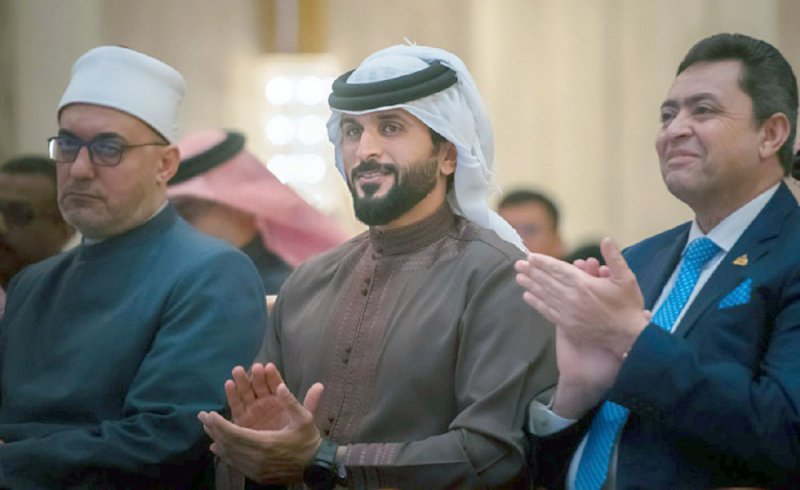ناصر بن حمد يشيد بدعم جلالة الملك للعمل الخيري والإنساني