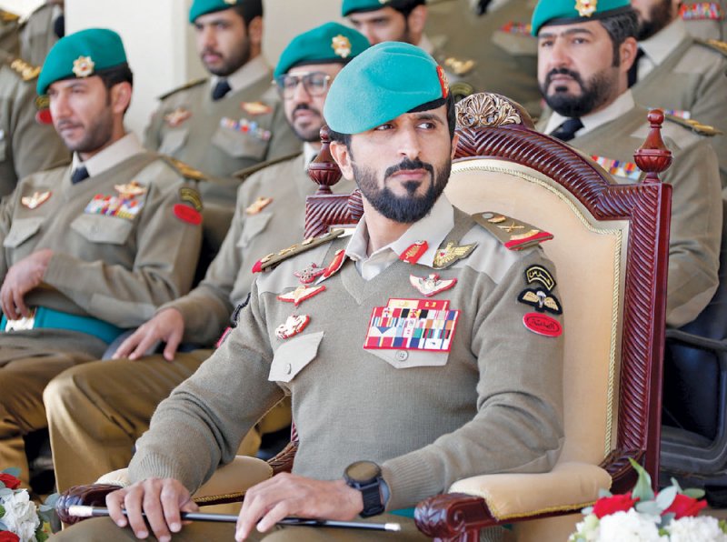 ناصر بن حمد يشيد بالروح المعنوية العالية لخريجي الحرس الملكي