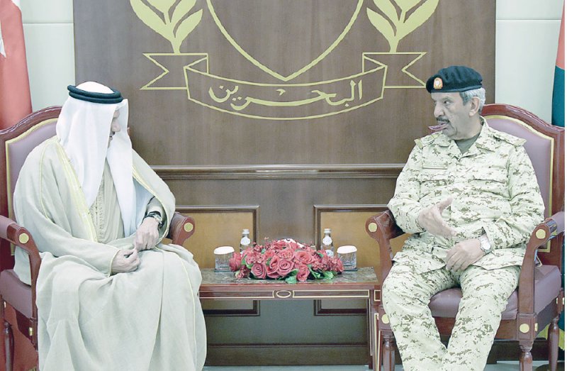 القائد العام يهنئ وزير الخارجية