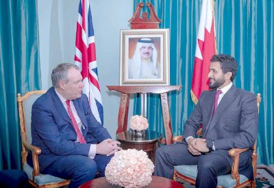 ناصر بن حمد يلتقي وزير الدولة للتجارة الدولية