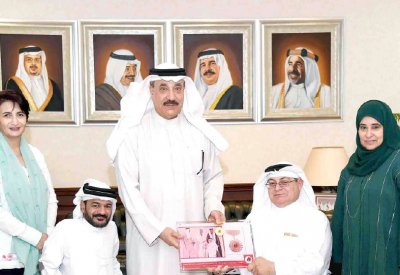 منح وزير العمل “وسام المحفزين”
