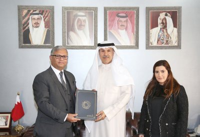 محافظ العاصمة يمتدح العطاءات النبيلة “للأهلي المتحد”