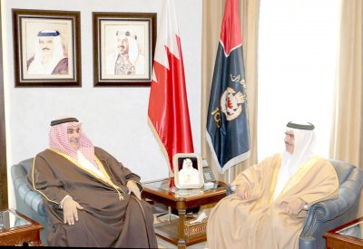 وزير الداخلية يشيد بإنجازات خالد بن أحمد