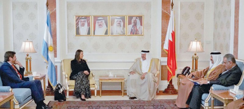 وزير الخارجية ملتقيًا السفيرة كارولا رامون