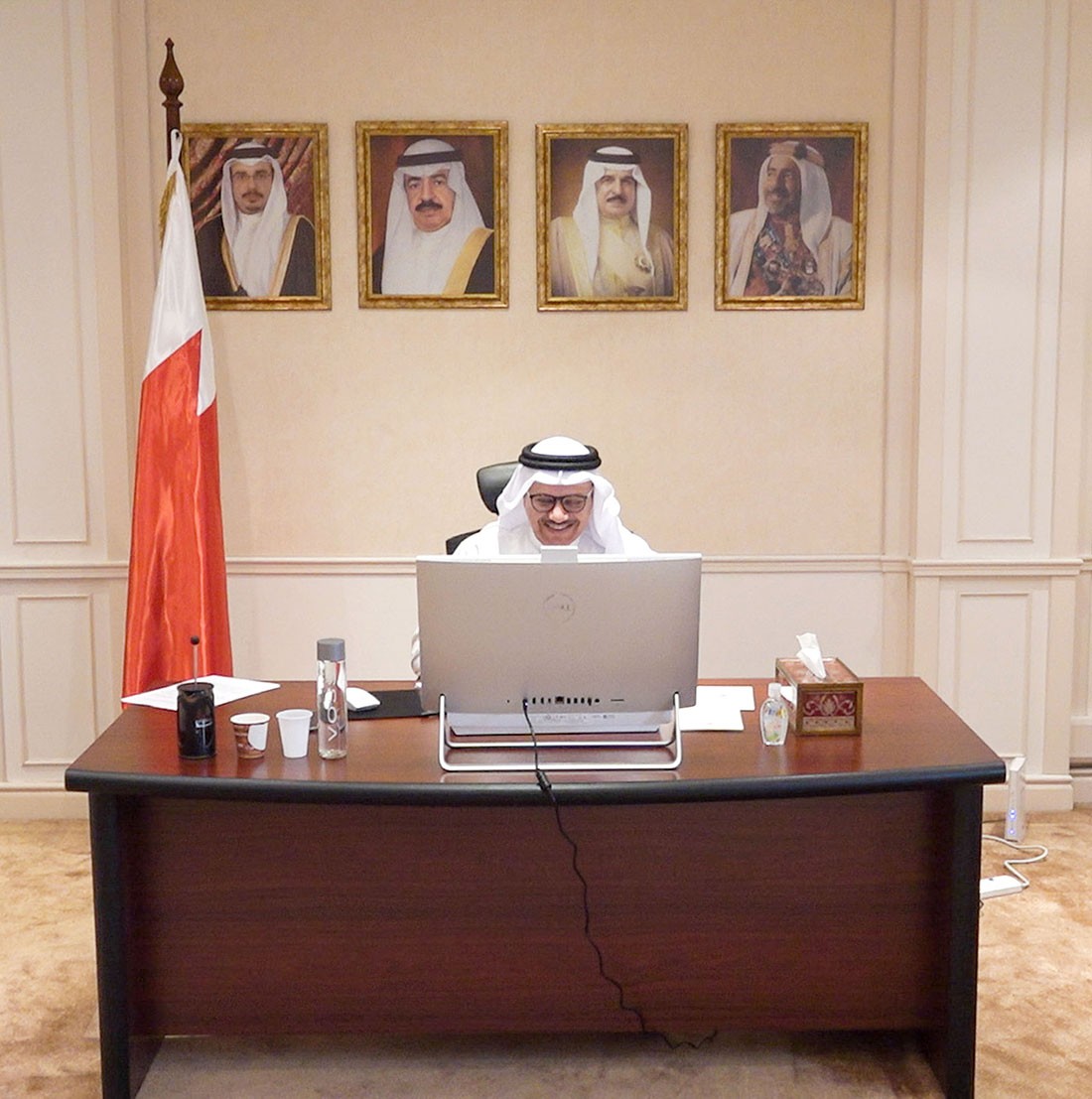 الزياني: تكثيف الجهود لإجلاء البحرينيين من إيران وباقي الدول