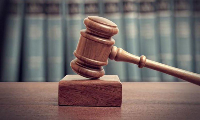 “الاستئناف” تلغي براءة موظف وتقضي بحبسه عامًا