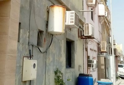 مناشدة .. عائلة تسكن منزلا متهالكا ورفض “الإسكان” فوَّت عليها 14 سنة انتظار
