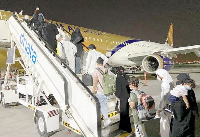 إجلاء 400 بحريني من الإمارات