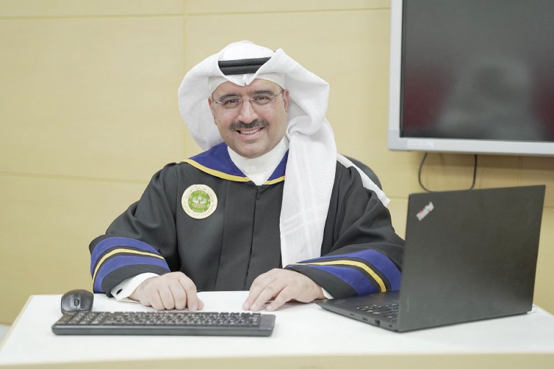 يوسف إسماعيل ينال الدكتوراه بإدارة الابتكار