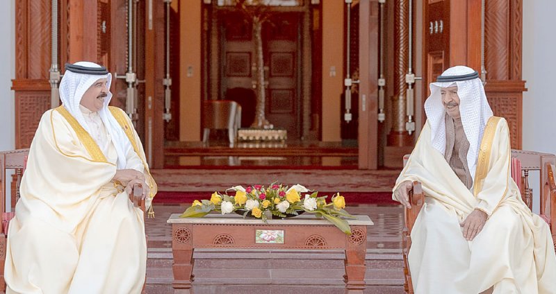 جلالة الملك يشيد بجهود الحكومة في التصدي لـ “كوفيد 19”