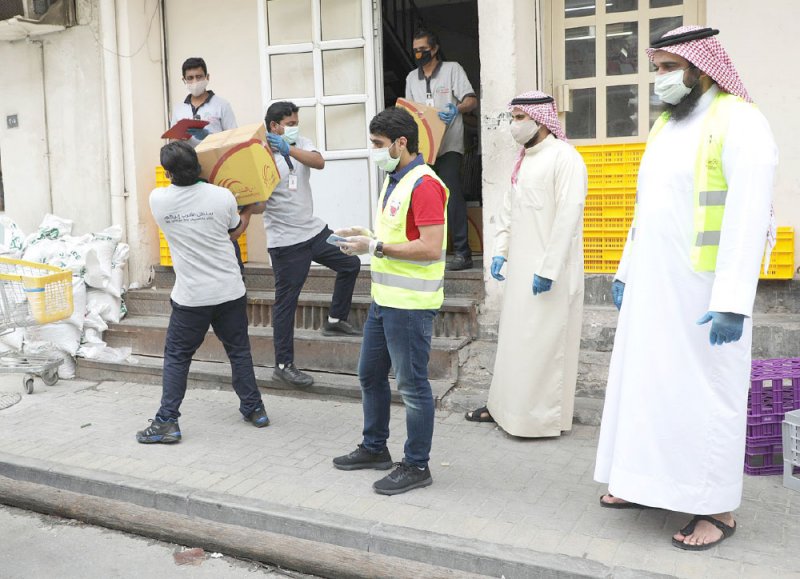 إيصال السلال الرمضانية لـ 550 أسرة متعففة