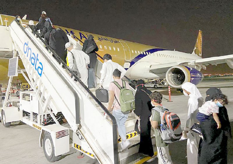إجلاء 400 بحريني من الإمارات
