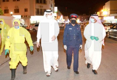 عدسة “البلاد” تواكب أكبر حملة تعقيم بالبحرين