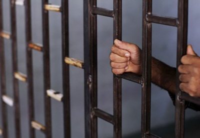 3 سنوات وغرامة 100 ألف والإبعاد لوافد نهائيًّا