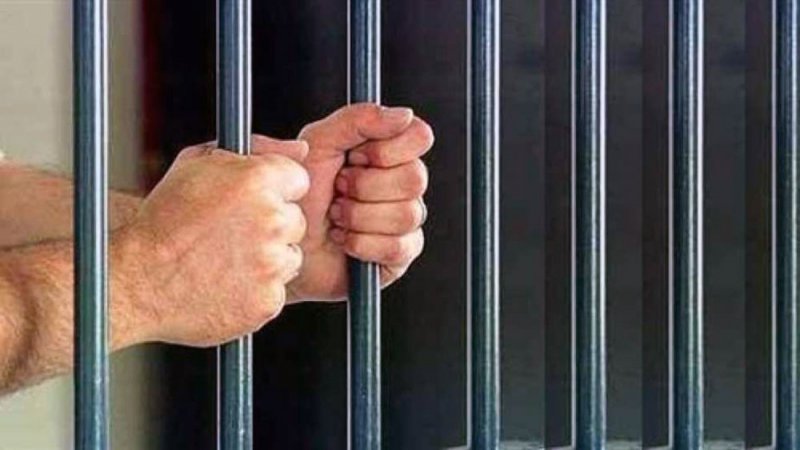 حبس آسيوي يعمل سائق أجرة دون ترخيص