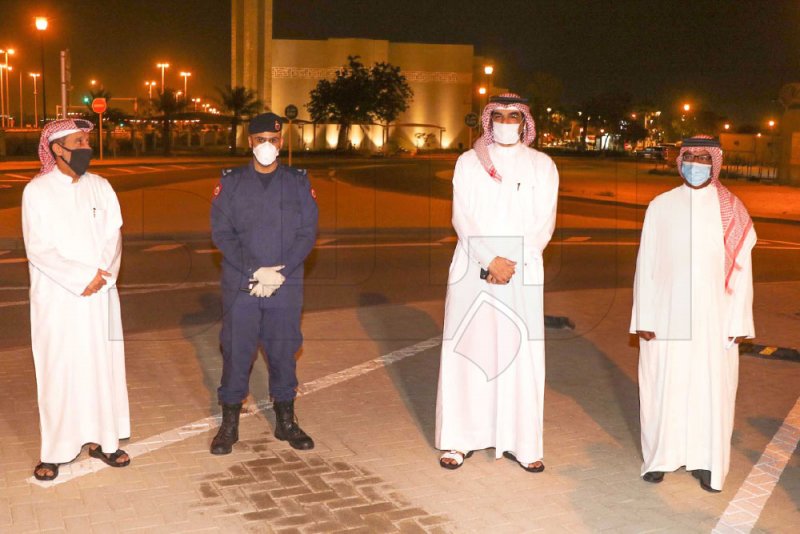 عوائل تشارك بتعقيم “أكشخ منطقة” ومتطوعات يحملن المضخات الثقيلة