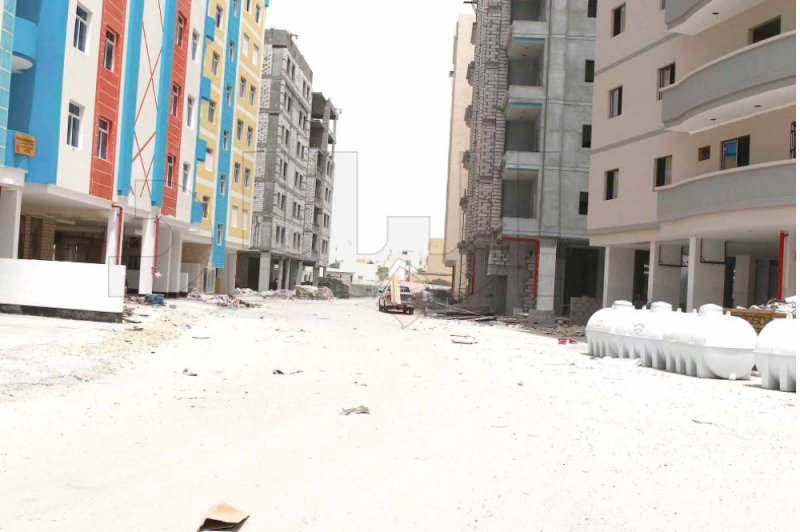 مجمع “ 1016” يغرق بفوضى المخلفات ونقص الخدمات