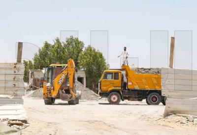 مصنع غير قانوني لغسيل الرمال بقلب مزرعة في “الصالحية”
