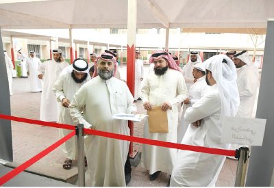 قانون الاحتشام: لبس لائق ولا “مغازلة” ولا خلوة.. والعقوبة تعهد