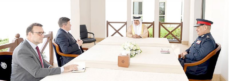 وزير الداخلية يبحث مستجدات الأزمة مع السفير البريطاني