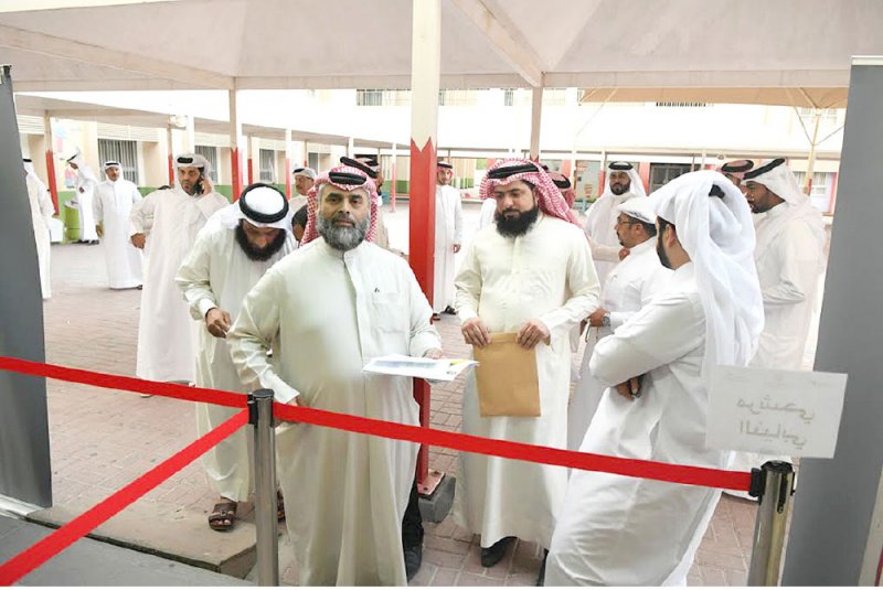 قانون الاحتشام: لبس لائق ولا “مغازلة” ولا خلوة.. والعقوبة تعهد