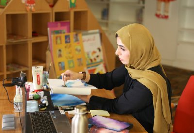 مكتبة الأطفال بمركز عيسى الثقافي تنظم برنامج "فضاء الألوان"