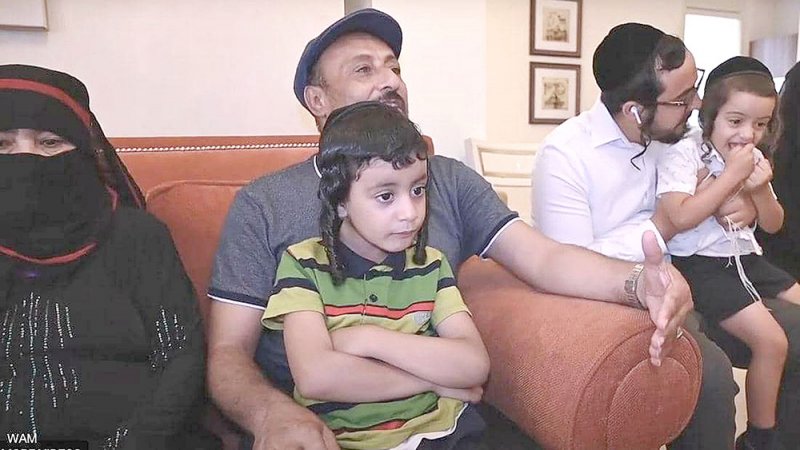 الإمارات تجمع شمل عائلة يمنية بعد فراق 15 عاما