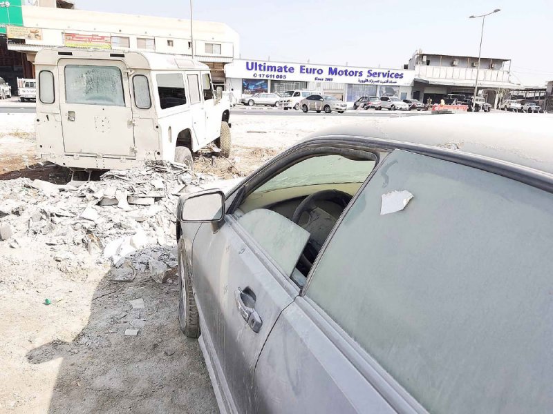 بالفيديو: مقبرة للسيارات على ضفاف شارع "106"